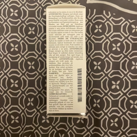 Kiehls Clearly Corrective Dark Spot Solution - Picture 4 of 6